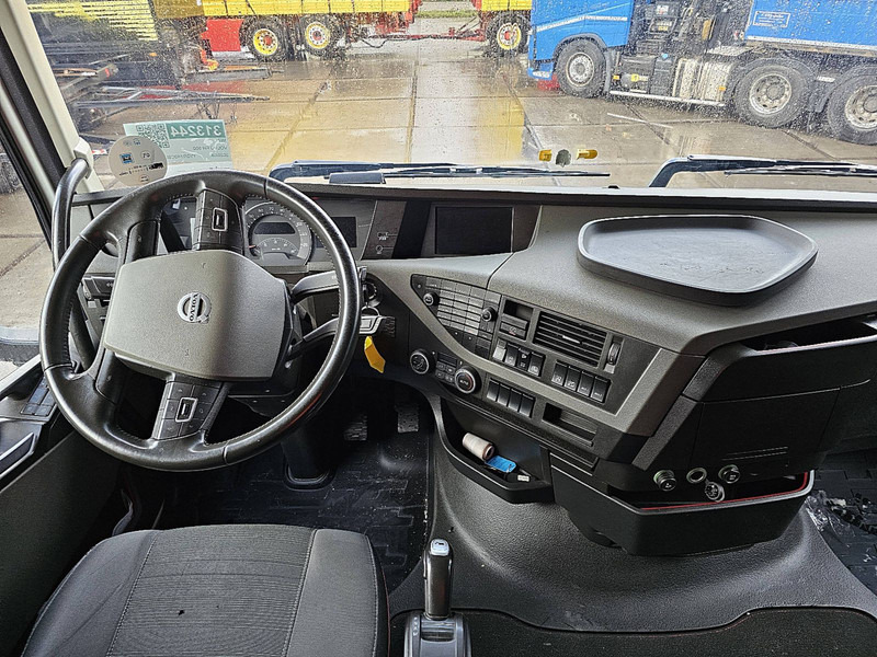 Foto del interior 1: Camión frigorífico Volvo FH 500 Meatrails,Chereau,TK Foto del interior 1: Camión frigorífico Volvo FH 500 Meatrails,Chereau,TK