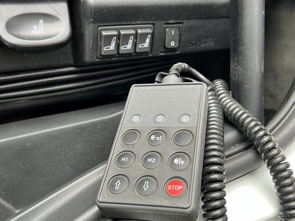 Iveco EuroCargo ML160E28 MitsubTU85 Tiefkühl 7,6m LBW - Camión frigorífico: foto 3 Iveco EuroCargo ML160E28 MitsubTU85 Tiefkühl 7,6m LBW - Camión frigorífico: foto 3