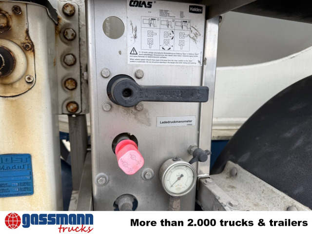 Feldbinder EUT 38.3-3, Liftachse, 3 Kammern, ca. 38.000l - Semirremolque silo: foto 4 Feldbinder EUT 38.3-3, Liftachse, 3 Kammern, ca. 38.000l - Semirremolque silo: foto 4