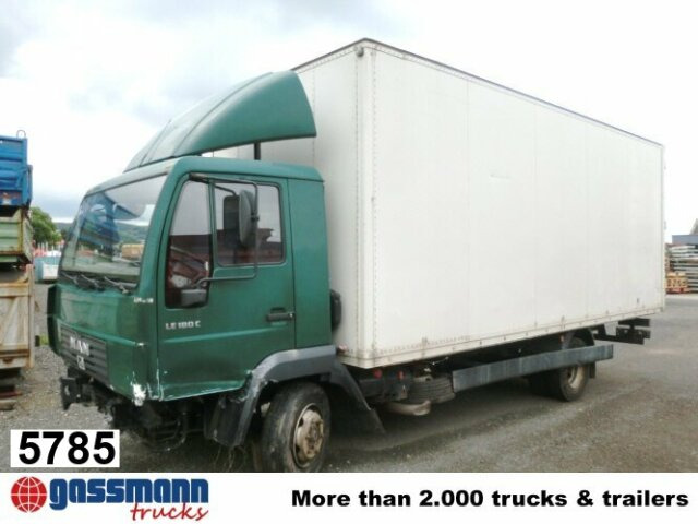 MAN L33 8.180 C 4x2, Unfallfahrzeug mit - Camión caja cerrada: foto 1 MAN L33 8.180 C 4x2, Unfallfahrzeug mit - Camión caja cerrada: foto 1