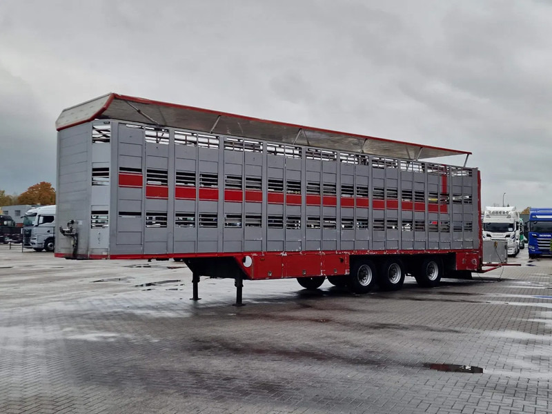 CUPPERS 3 deck livestock trailer - Water & Ventilation - Loadlift - Steering axle - Semirremolque transporte de ganado: foto 4 CUPPERS 3 deck livestock trailer - Water & Ventilation - Loadlift - Steering axle - Semirremolque transporte de ganado: foto 4