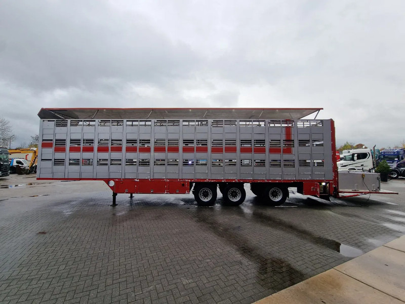 CUPPERS 3 deck livestock trailer - Water & Ventilation - Loadlift - Steering axle - Semirremolque transporte de ganado: foto 5 CUPPERS 3 deck livestock trailer - Water & Ventilation - Loadlift - Steering axle - Semirremolque transporte de ganado: foto 5