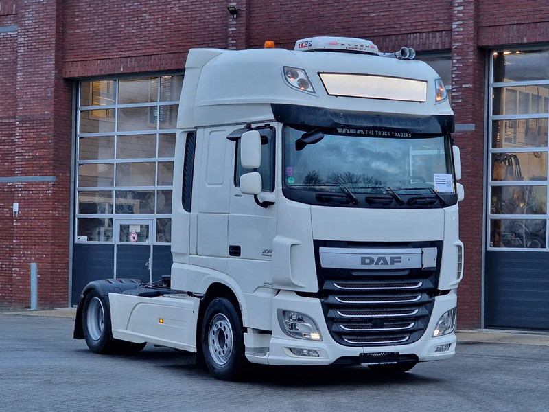 DAF XF 460 SuperSpaceCab 4x2 - Full air - Night Clima - TV -Microwave - Full spoiler - Navi - Cabeza tractora: foto 1 DAF XF 460 SuperSpaceCab 4x2 - Full air - Night Clima - TV -Microwave - Full spoiler - Navi - Cabeza tractora: foto 1