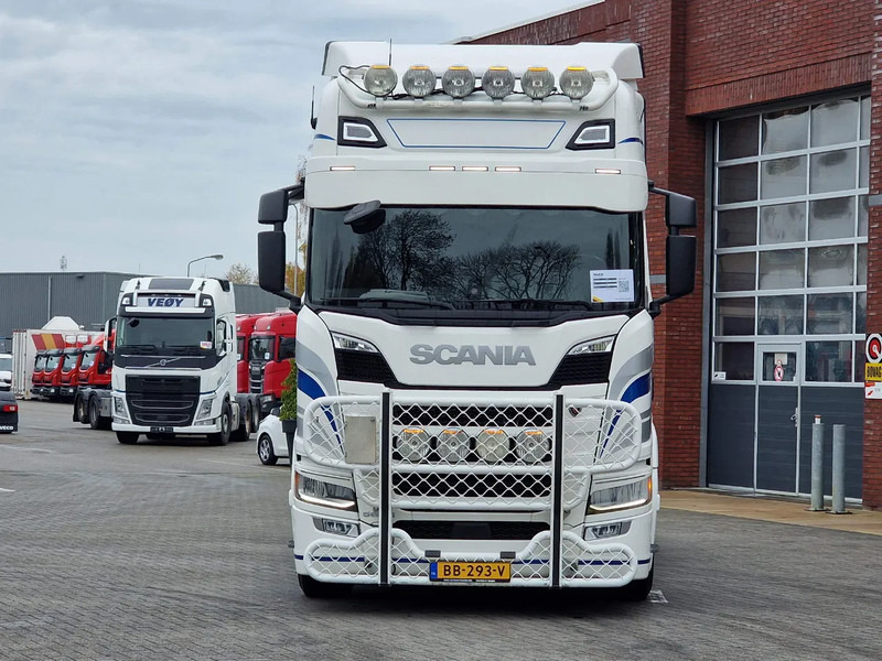 Scania R560 Highline 6x2 - BUFFL - Retarder - Full air - 3.15 WB - Leather - Cabeza tractora: foto 2 Scania R560 Highline 6x2 - BUFFL - Retarder - Full air - 3.15 WB - Leather - Cabeza tractora: foto 2