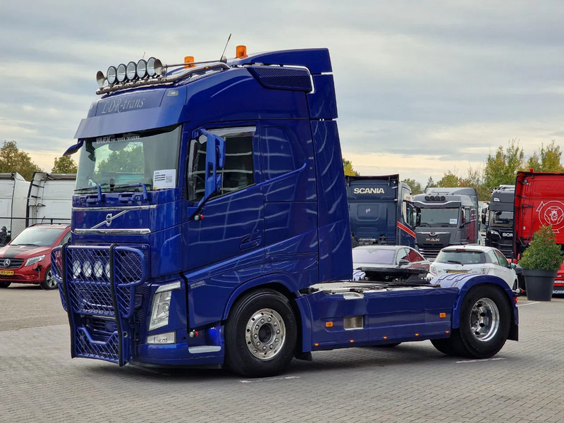 Volvo FH 13.500 Globetrotter 4x2 - Full air - Bull bar - Leather - Fridge - Lightbar - Cabeza tractora: foto 3 Volvo FH 13.500 Globetrotter 4x2 - Full air - Bull bar - Leather - Fridge - Lightbar - Cabeza tractora: foto 3