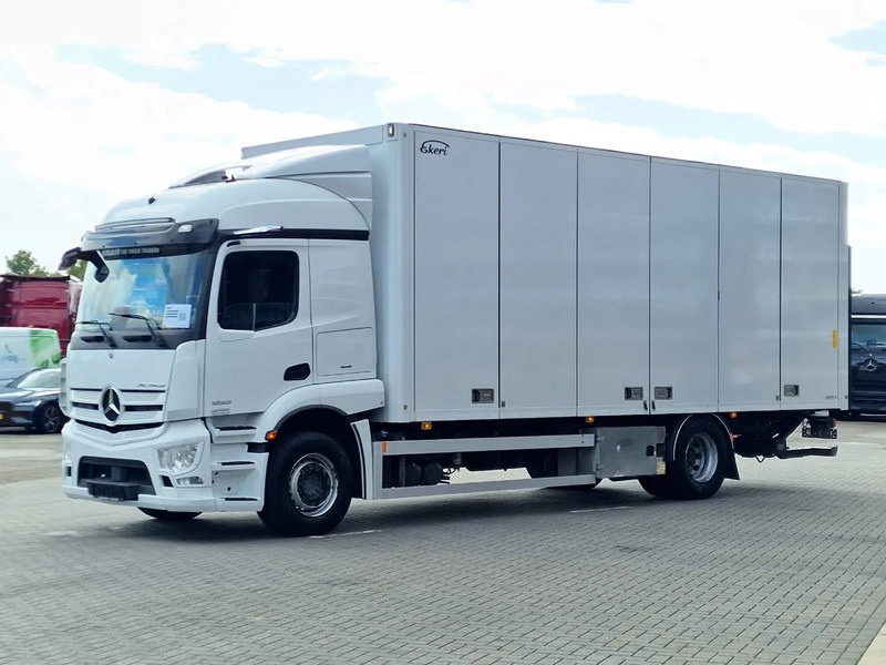 Mercedes-Benz Actros 1833 4x2 - Box with sidedoors - Loadlift - Full air - Mirror cam - Camión caja cerrada: foto 3 Mercedes-Benz Actros 1833 4x2 - Box with sidedoors - Loadlift - Full air - Mirror cam - Camión caja cerrada: foto 3