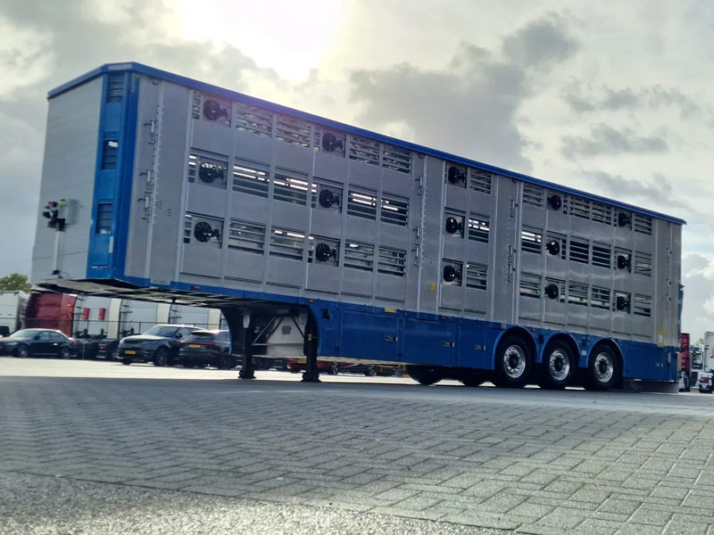 Pezzaioli New 3 stock livestock trailer 95.4M2 - Water & Ventilation - Lifting floors - Lifting roof - Lift axle - Semirremolque transporte de ganado: foto 4 Pezzaioli New 3 stock livestock trailer 95.4M2 - Water & Ventilation - Lifting floors - Lifting roof - Lift axle - Semirremolque transporte de ganado: foto 4