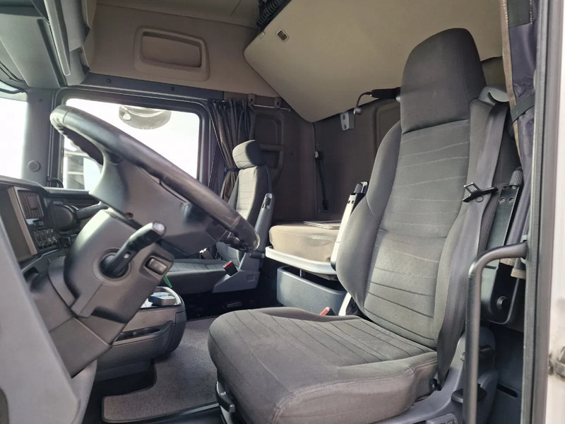 Camión cisterna Scania R520 V8 8x2*4 - Tank - 19.000L - 4 compartments - Pump and counter - Retarder: foto 10 Camión cisterna Scania R520 V8 8x2*4 - Tank - 19.000L - 4 compartments - Pump and counter - Retarder: foto 10