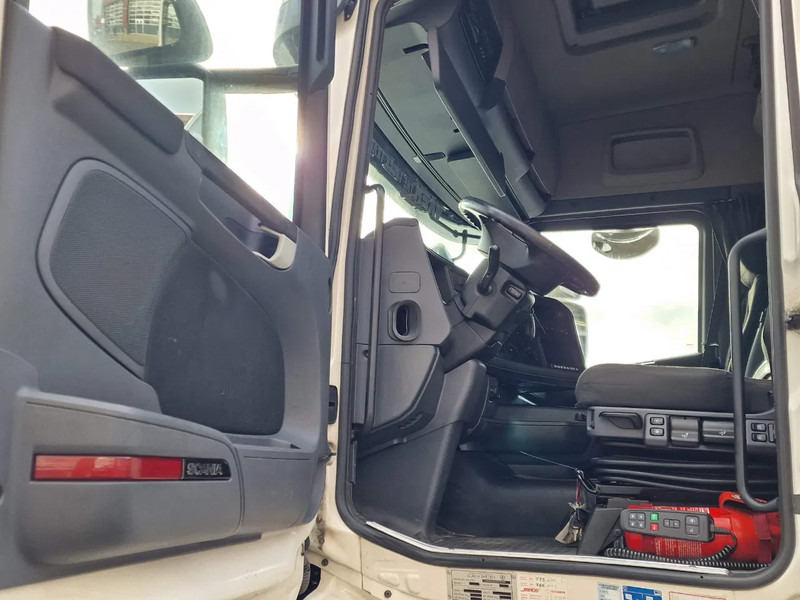 Camión cisterna Scania R520 V8 8x2*4 - Tank - 19.000L - 4 compartments - Pump and counter - Retarder: foto 9 Camión cisterna Scania R520 V8 8x2*4 - Tank - 19.000L - 4 compartments - Pump and counter - Retarder: foto 9