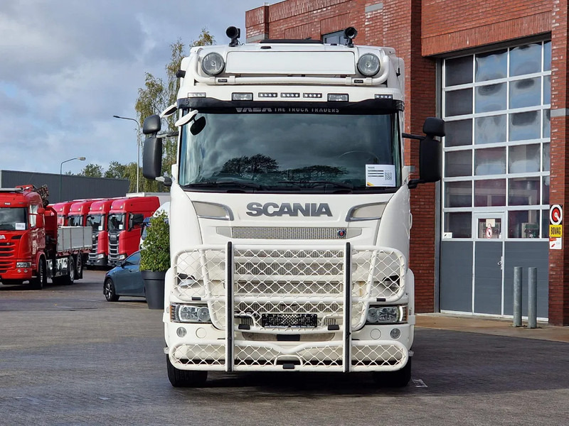 Scania R520 V8 8x2*4 - Tank - 19.000L - 4 compartments - Pump and counter - Retarder - Camión cisterna: foto 2 Scania R520 V8 8x2*4 - Tank - 19.000L - 4 compartments - Pump and counter - Retarder - Camión cisterna: foto 2