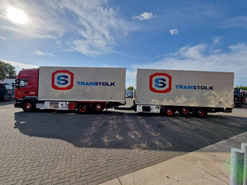 Scania R580 Topline 6x2*4 Frigo + Burg trailer - Retarder - Steering axle - Night clima - Camión frigorífico: foto 4 Scania R580 Topline 6x2*4 Frigo + Burg trailer - Retarder - Steering axle - Night clima - Camión frigorífico: foto 4