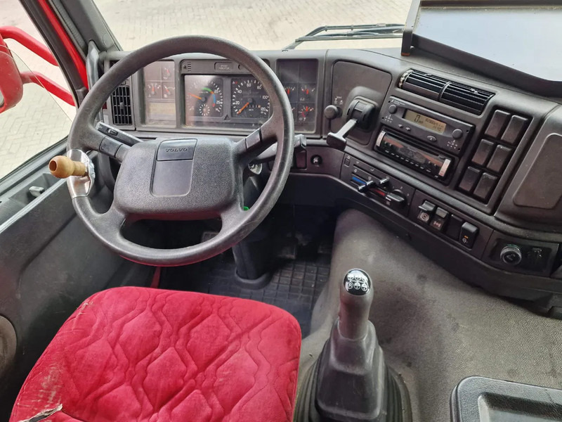 Camión transporte de ganado Volvo FM 250 4x- Livestock 2 deck - Lifting floors - Loadlift - Manual gearbox: foto 13