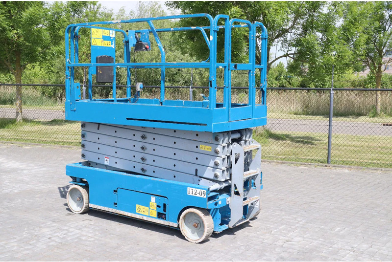 Genie GS-3246 | 12 METER | 318 KG - Plataforma de tijeras: foto 2 Genie GS-3246 | 12 METER | 318 KG - Plataforma de tijeras: foto 2