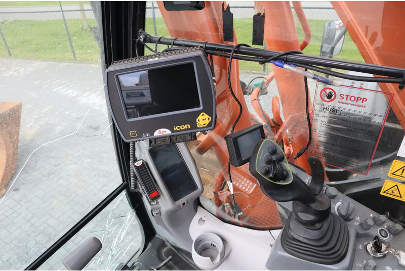 Excavadora de cadenas Hitachi ZX300 LC-6 | ROTOTILT | BUCKET | GPS: foto 18