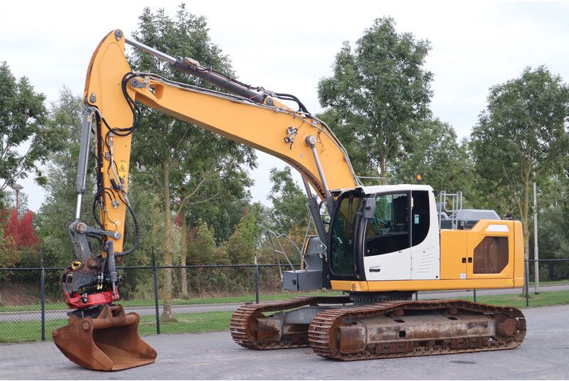 Liebherr R924 WLC | ROTOTILT R8 | BUCKET | - Excavadora de cadenas: foto 2 Liebherr R924 WLC | ROTOTILT R8 | BUCKET | - Excavadora de cadenas: foto 2