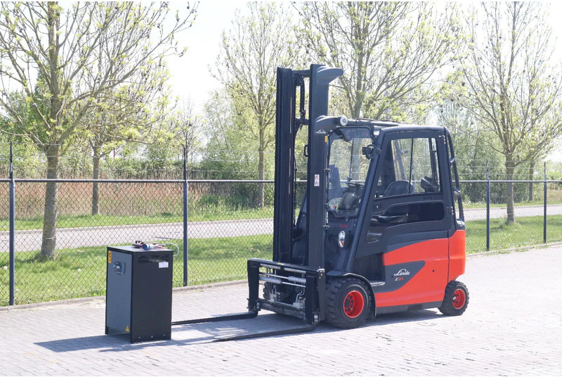 Linde E35 HL-01 | SIDESHIFT | POSITIONERS | LOW HOURS - Carretilla elevadora eléctrica: foto 2 Linde E35 HL-01 | SIDESHIFT | POSITIONERS | LOW HOURS - Carretilla elevadora eléctrica: foto 2