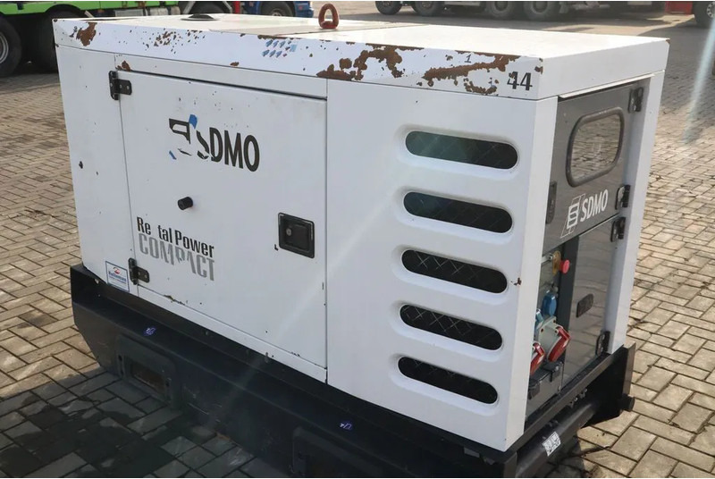 SDMO R44C3 | 44 KVA | GOOD WORKING - Generador industriale: foto 4 SDMO R44C3 | 44 KVA | GOOD WORKING - Generador industriale: foto 4