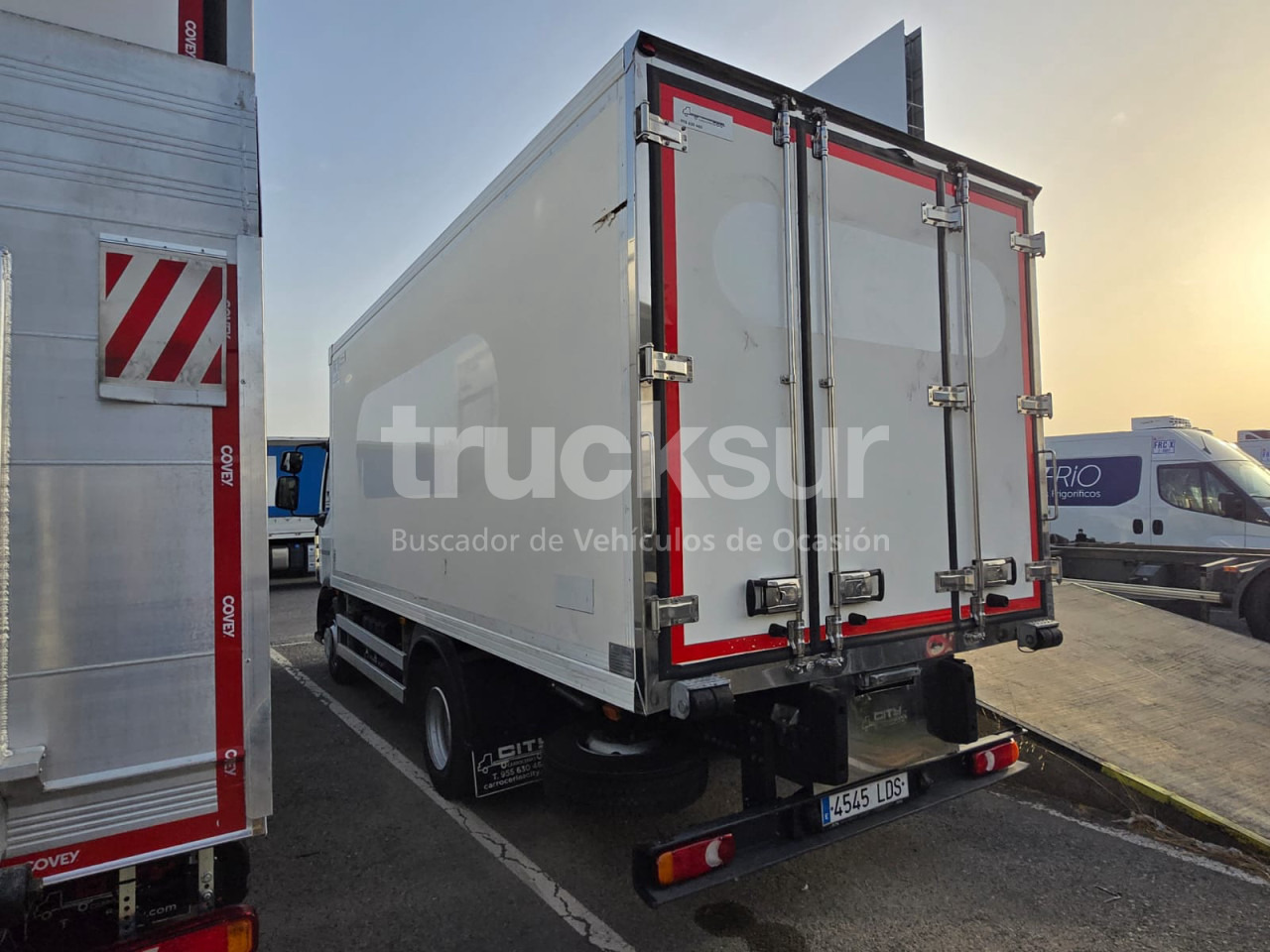 RENAULT D 12.240 FRC-X - Camión caja cerrada: foto 4 RENAULT D 12.240 FRC-X - Camión caja cerrada: foto 4
