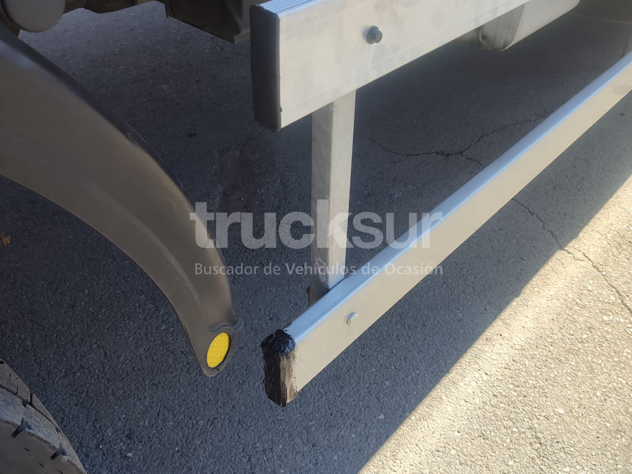 RENAULT D320.26 ejes 6x2*4 - Camión frigorífico: foto 5 RENAULT D320.26 ejes 6x2*4 - Camión frigorífico: foto 5