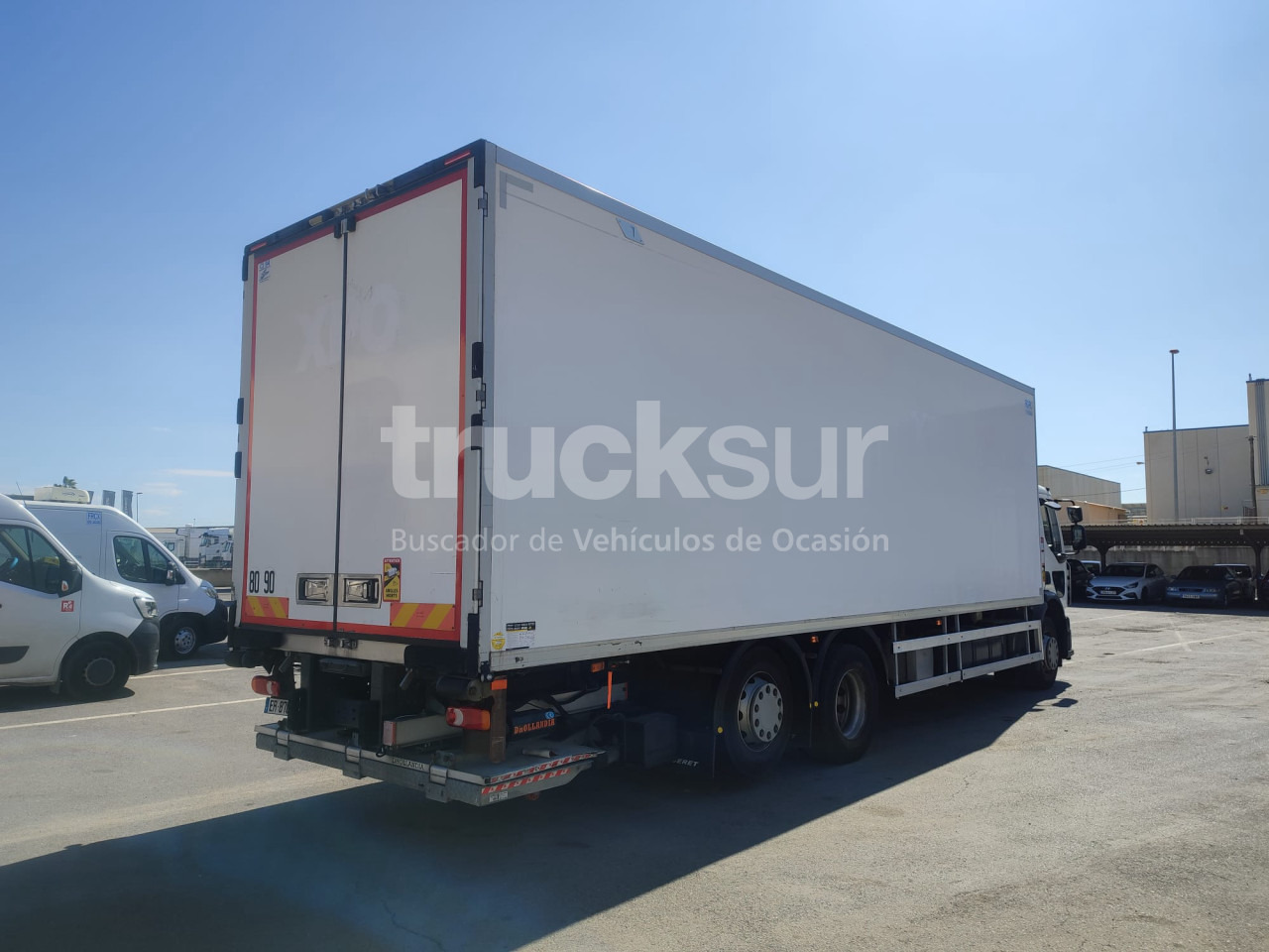 RENAULT D320.26 ejes 6x2*4 - Camión frigorífico: foto 4 RENAULT D320.26 ejes 6x2*4 - Camión frigorífico: foto 4