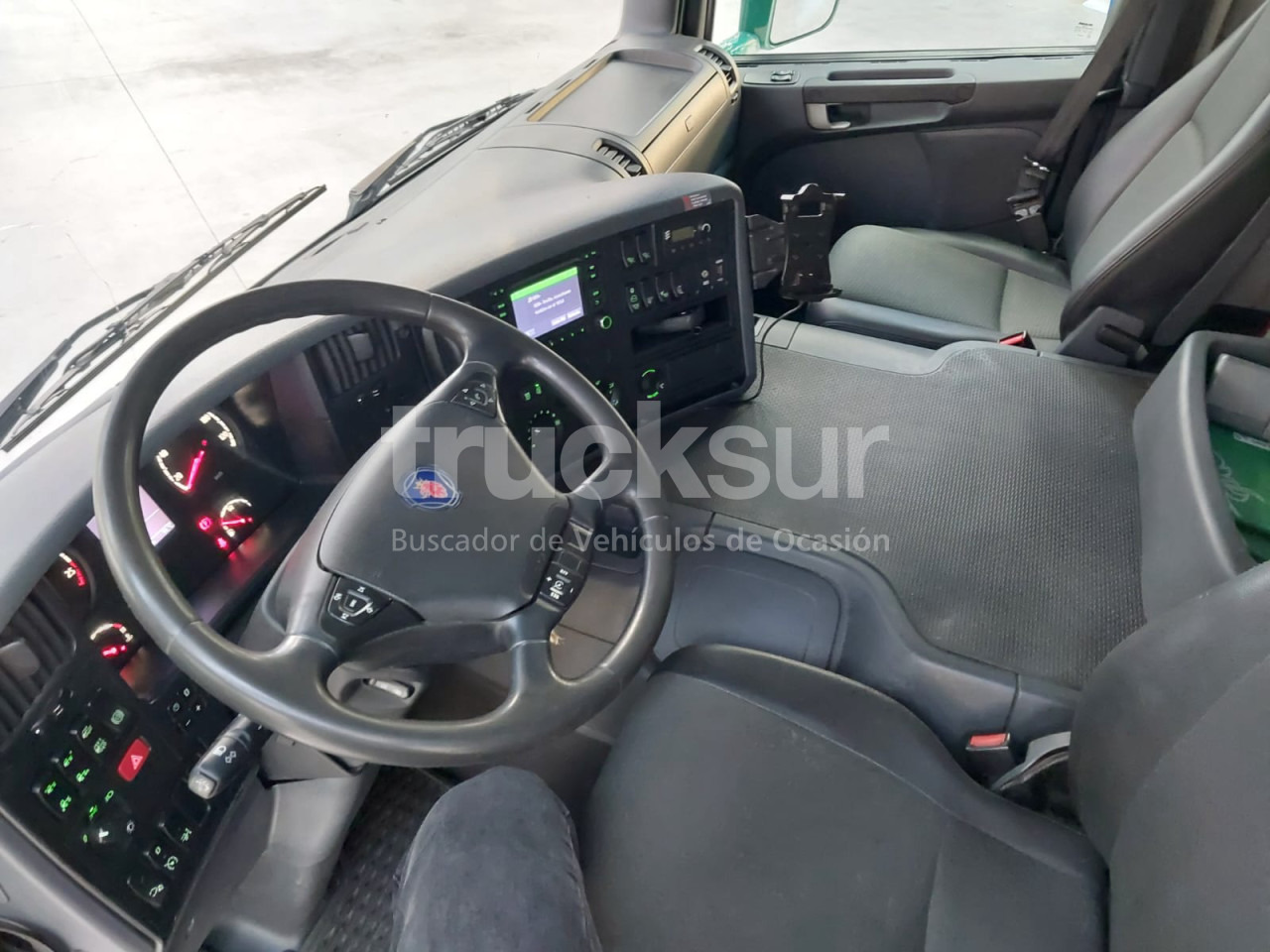 Foto del interior 1: Camión chasis SCANIA P280.18