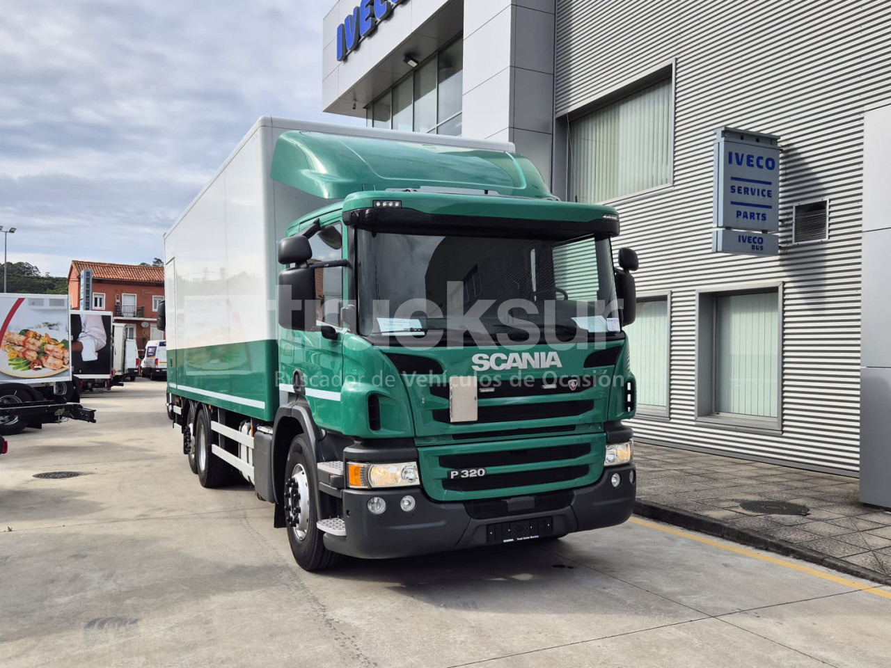 SCANIA P320.26 ejes 6x2*4 - Camión caja cerrada: foto 3 SCANIA P320.26 ejes 6x2*4 - Camión caja cerrada: foto 3
