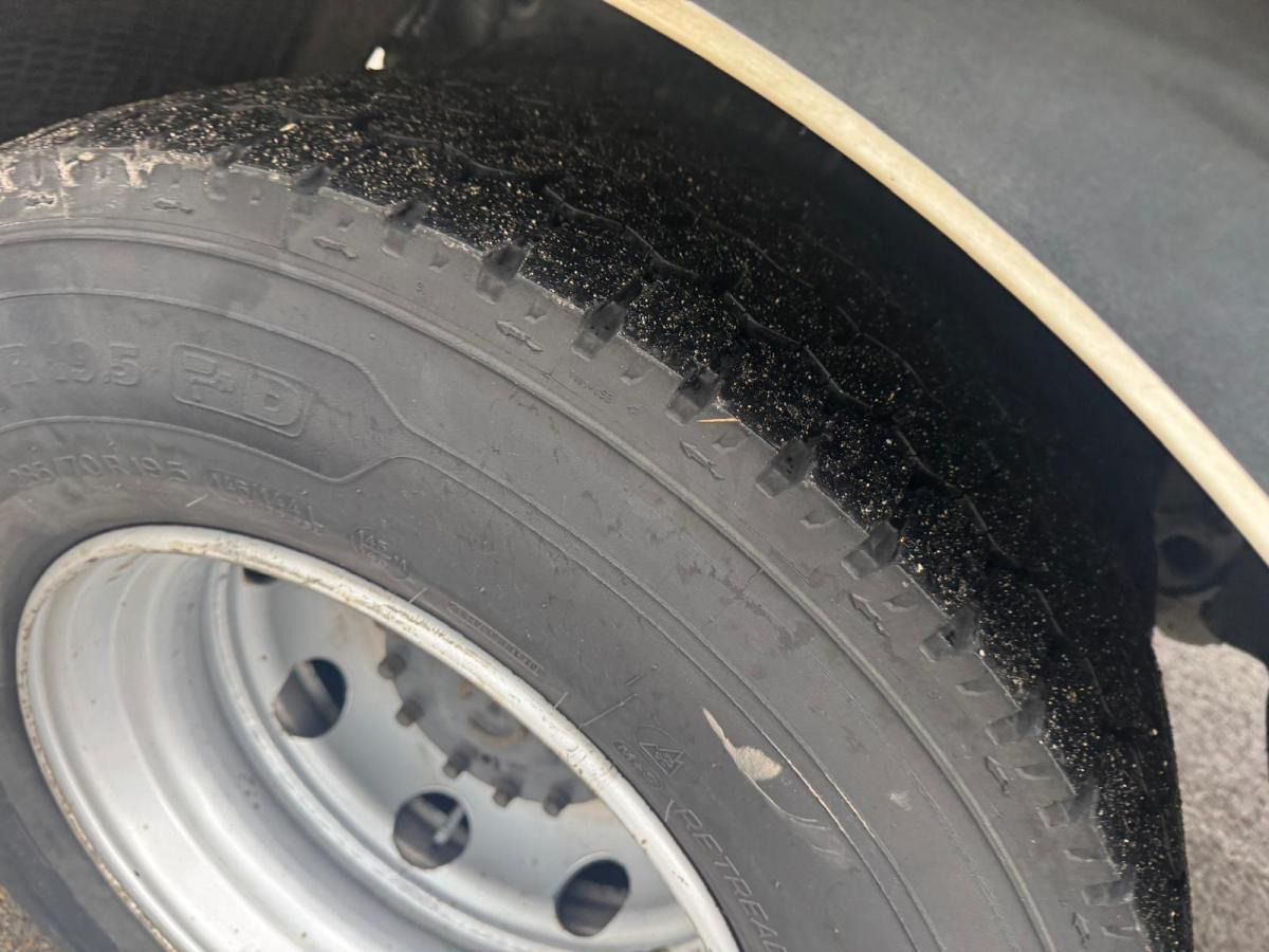 Camión caja cerrada Renault D-Series: foto 8 Camión caja cerrada Renault D-Series: foto 8