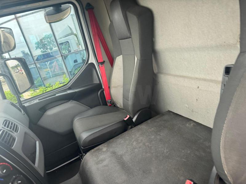 Camión caja cerrada Renault D-Series: foto 13 Camión caja cerrada Renault D-Series: foto 13