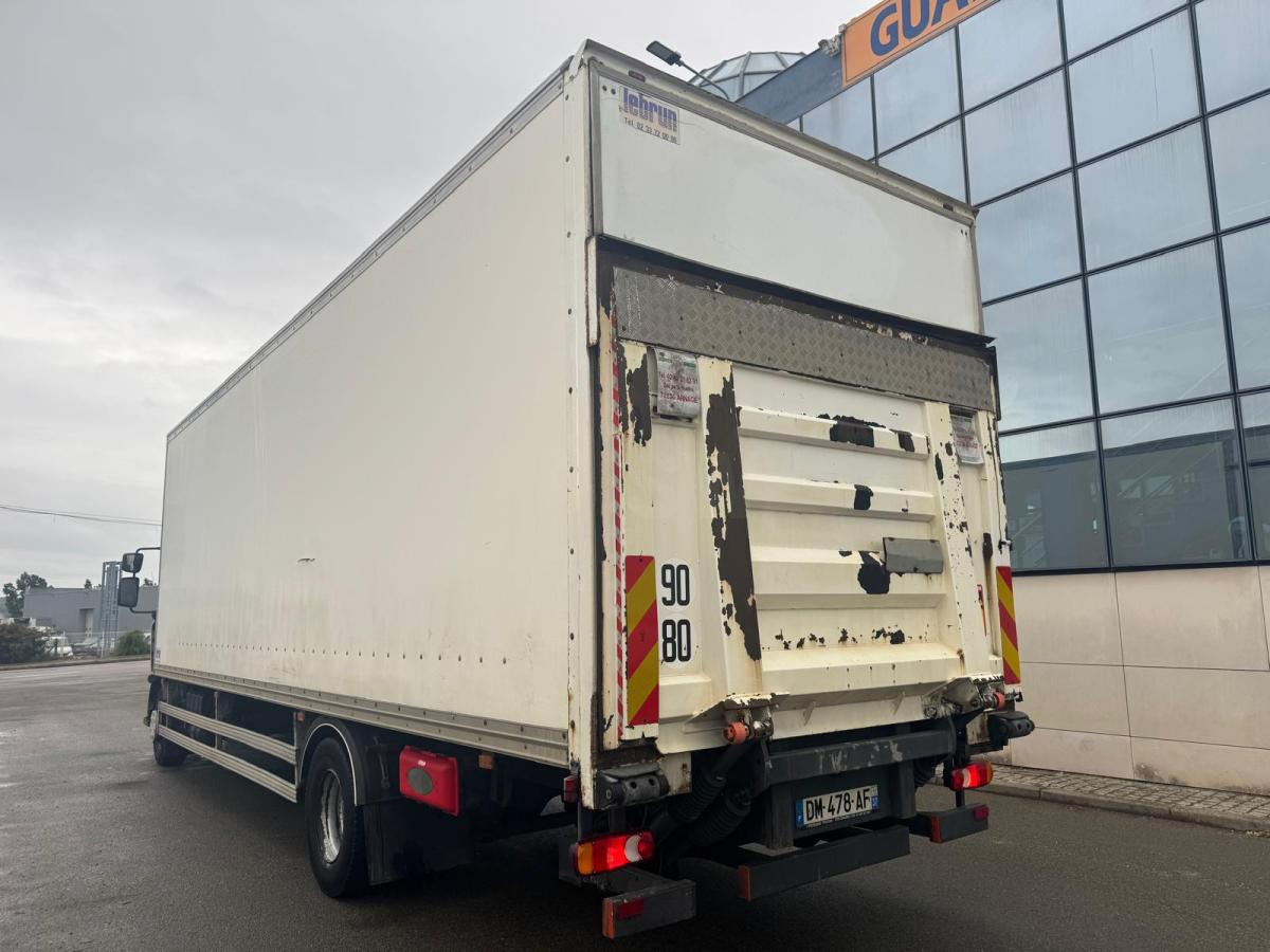 Camión caja cerrada Renault D-Series: foto 10 Camión caja cerrada Renault D-Series: foto 10