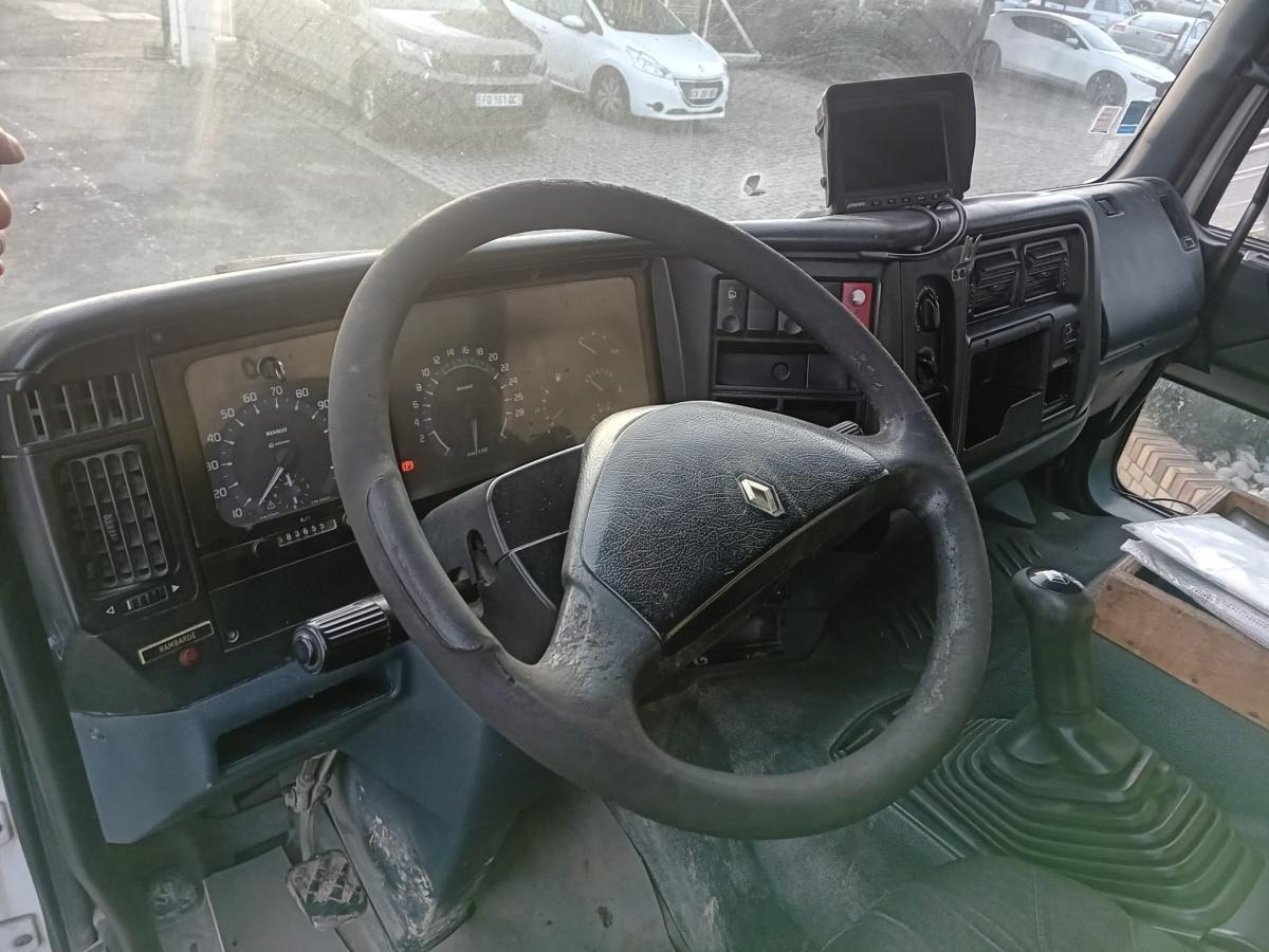 Renault Premium 250 - Camión cisterna: foto 3 Renault Premium 250 - Camión cisterna: foto 3