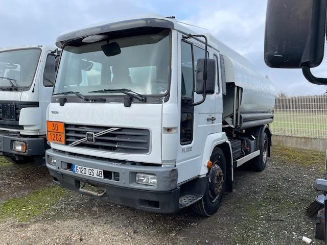 Volvo FL 220 - Camión cisterna: foto 1 Volvo FL 220 - Camión cisterna: foto 1