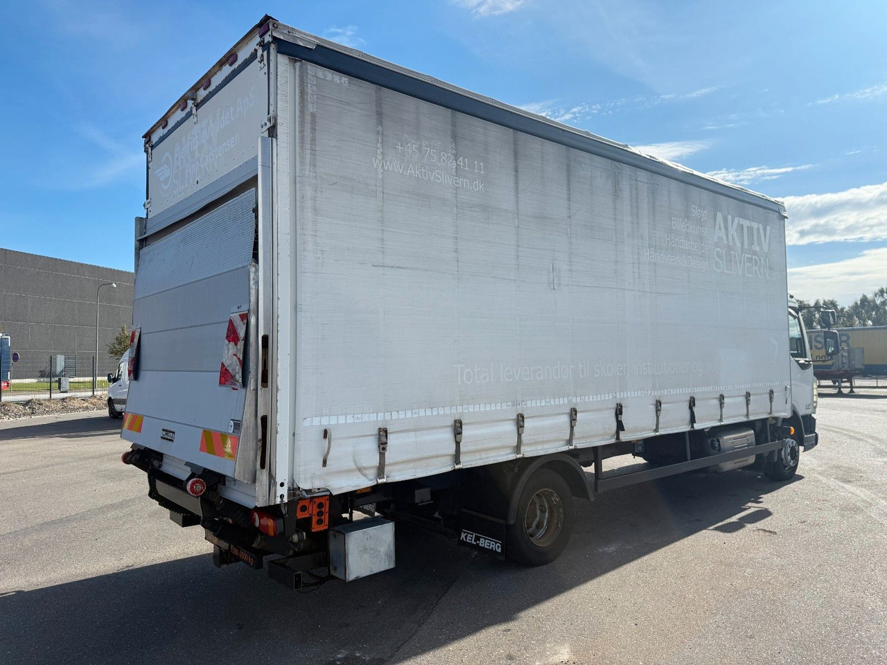 DAF LF 45 /220 4x2 Curtainsider and Taillift Euro 6 - Camión lona: foto 3 DAF LF 45 /220 4x2 Curtainsider and Taillift Euro 6 - Camión lona: foto 3
