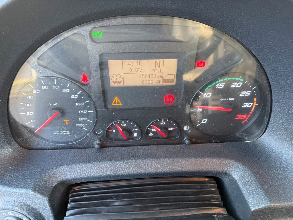 Camión frigorífico Iveco 180E32 Schmitz / Thermo King T-1200R Spectrum: foto 10