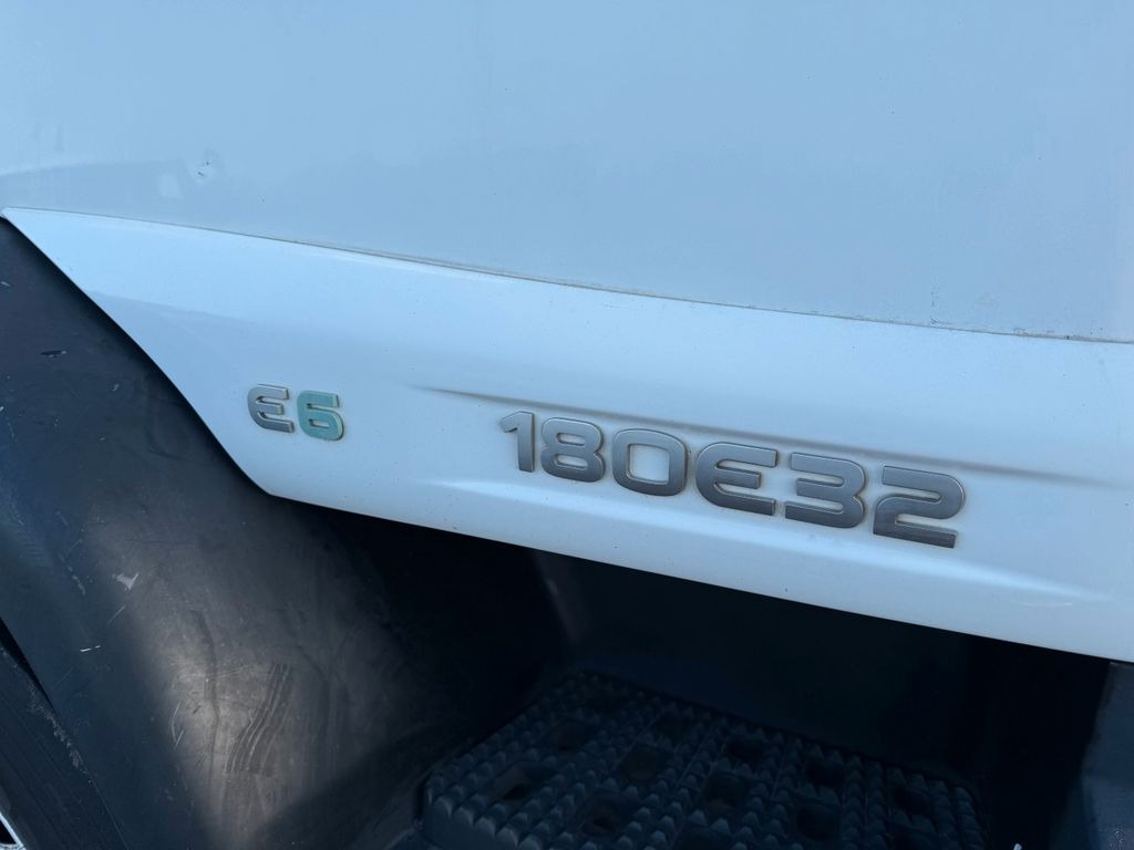 Camión frigorífico Iveco 180E32 Schmitz / Thermo King T-1200R Spectrum: foto 12