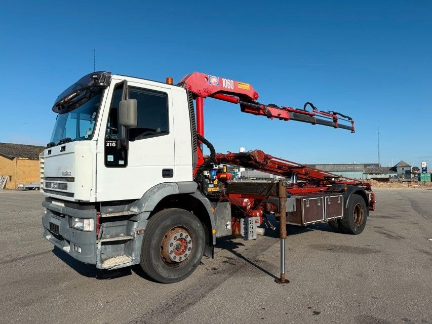 Iveco EuroTech Cursor 190E31 4x2 Tipper / HMF 1060 B3 - Camión grúa: foto 1 Iveco EuroTech Cursor 190E31 4x2 Tipper / HMF 1060 B3 - Camión grúa: foto 1