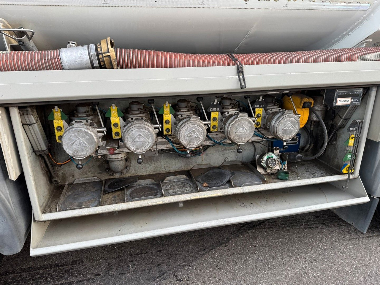 MAN TGS 35.480 8x2*6 Euro 6 23.000 l ADR Tanktruck - Camión cisterna: foto 5 MAN TGS 35.480 8x2*6 Euro 6 23.000 l ADR Tanktruck - Camión cisterna: foto 5