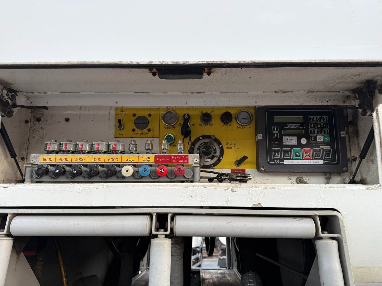 Camión cisterna MAN TGS 35.480 8x2*6 Euro 6 23.000 l ADR Tanktruck: foto 6 Camión cisterna MAN TGS 35.480 8x2*6 Euro 6 23.000 l ADR Tanktruck: foto 6