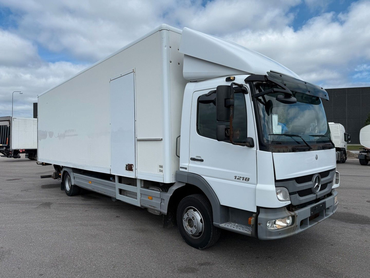 Mercedes-Benz Atego 1218 4x2 Euro 5 8,0 m. koffer - Camión caja cerrada: foto 2 Mercedes-Benz Atego 1218 4x2 Euro 5 8,0 m. koffer - Camión caja cerrada: foto 2