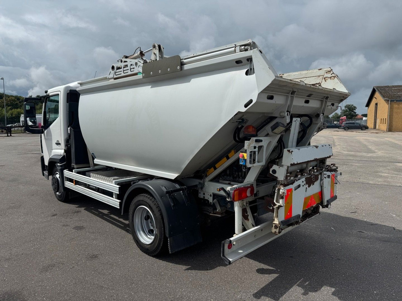 Renault D7.5 180 4x2 Semat/Techno Azimut 8 m3 Garbage - Camión de basura: foto 4 Renault D7.5 180 4x2 Semat/Techno Azimut 8 m3 Garbage - Camión de basura: foto 4