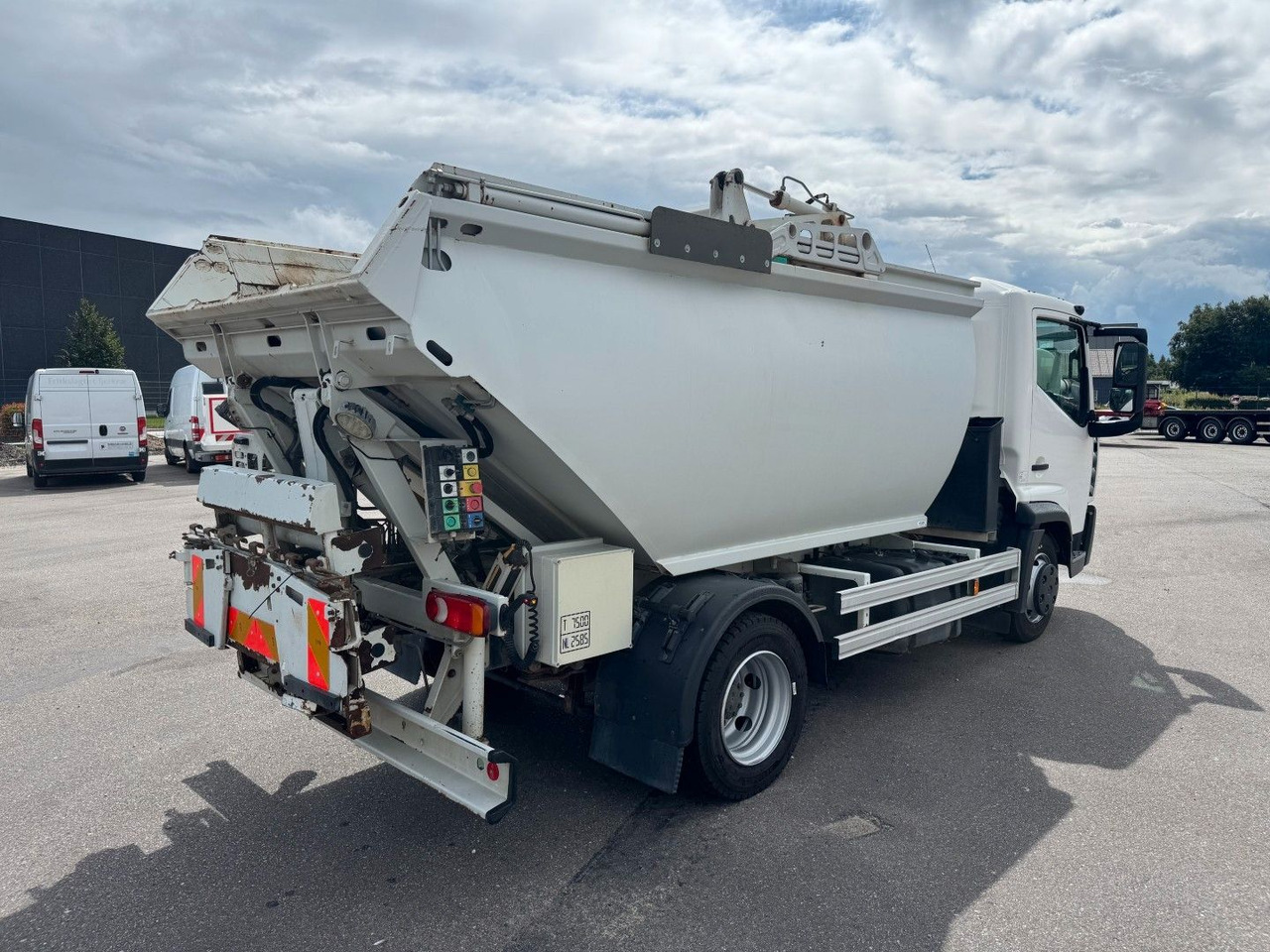 Renault D7.5 180 4x2 Semat/Techno Azimut 8 m3 Garbage - Camión de basura: foto 3 Renault D7.5 180 4x2 Semat/Techno Azimut 8 m3 Garbage - Camión de basura: foto 3