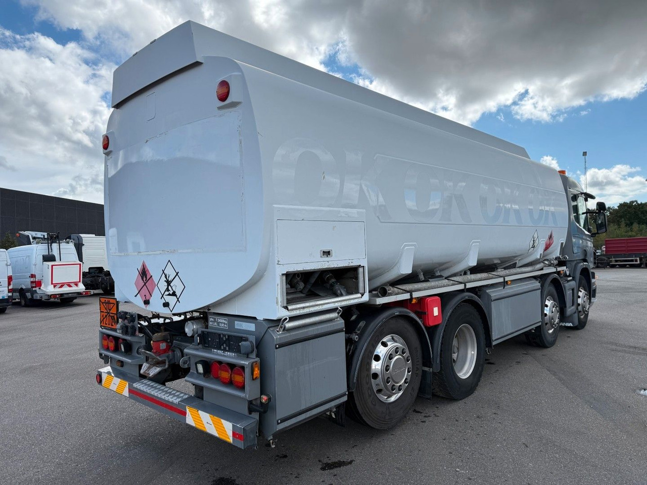 Scania P400 8x2*6 HMK Bilcon 24.000 l. ADR Euro 5 - Camión cisterna: foto 3 Scania P400 8x2*6 HMK Bilcon 24.000 l. ADR Euro 5 - Camión cisterna: foto 3