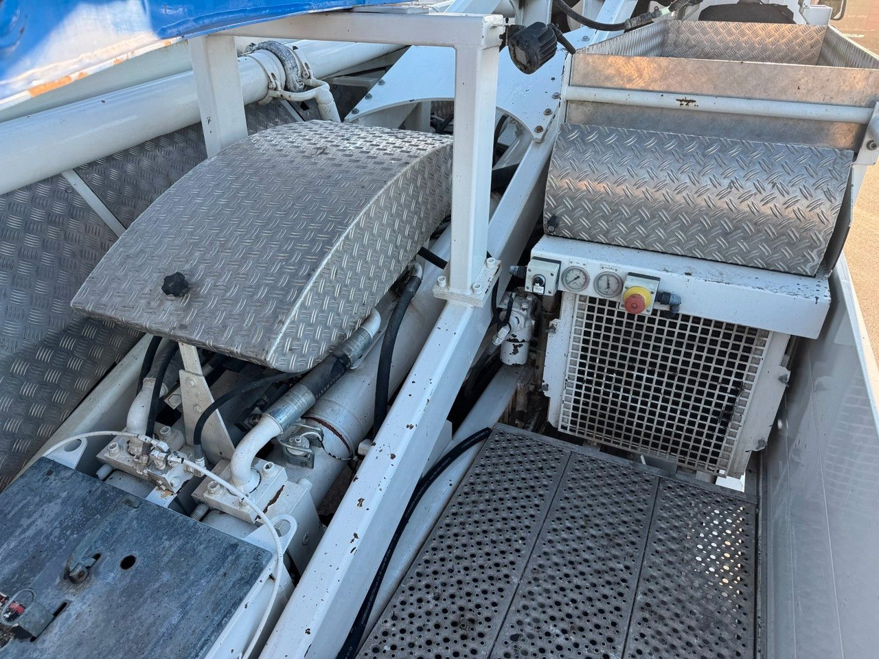 Bomba de hormigón Scania P410 6x4 Liebherr THP 140 H 24 M4XH Concretepump: foto 13 Bomba de hormigón Scania P410 6x4 Liebherr THP 140 H 24 M4XH Concretepump: foto 13