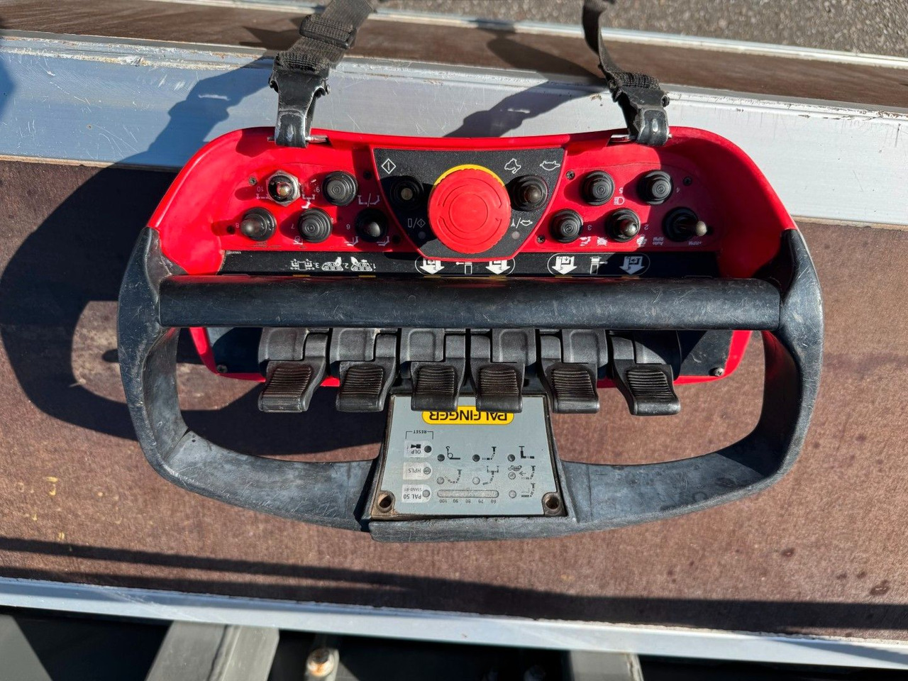 Camión grúa Volvo FM340 6x2*4 Kipper / Palfinger Epsilon 150Z96: foto 13 Camión grúa Volvo FM340 6x2*4 Kipper / Palfinger Epsilon 150Z96: foto 13