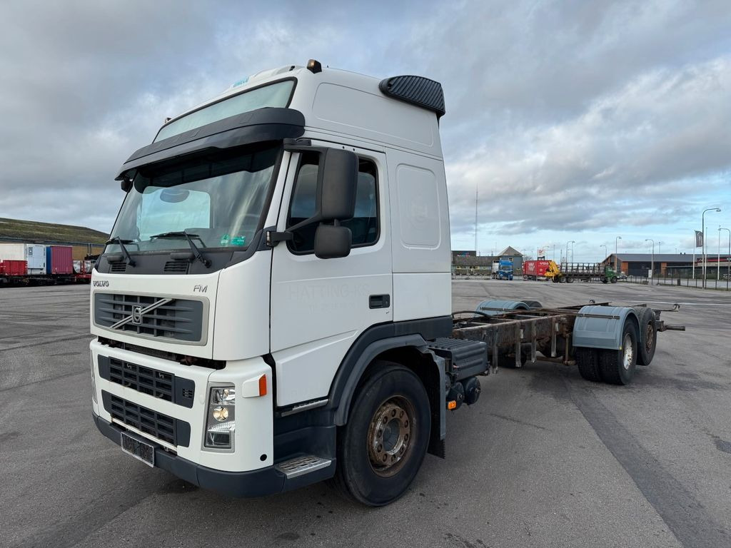 Volvo FM340 6x2 Globetrotter Chassis / Fahrgestell - Camión chasis: foto 1 Volvo FM340 6x2 Globetrotter Chassis / Fahrgestell - Camión chasis: foto 1