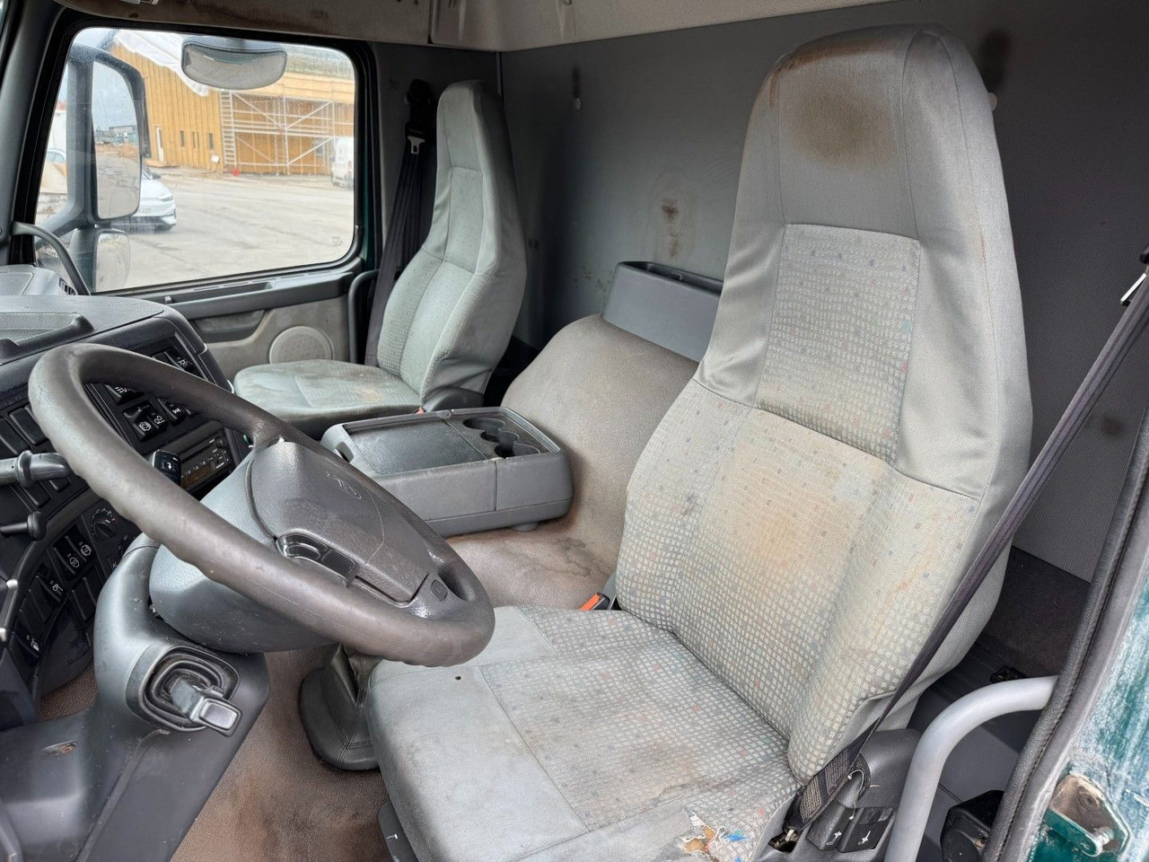 Volvo FM9 380 6x2*4 Tiertransporter / Livestock - Camión para caballos: foto 5 Volvo FM9 380 6x2*4 Tiertransporter / Livestock - Camión para caballos: foto 5