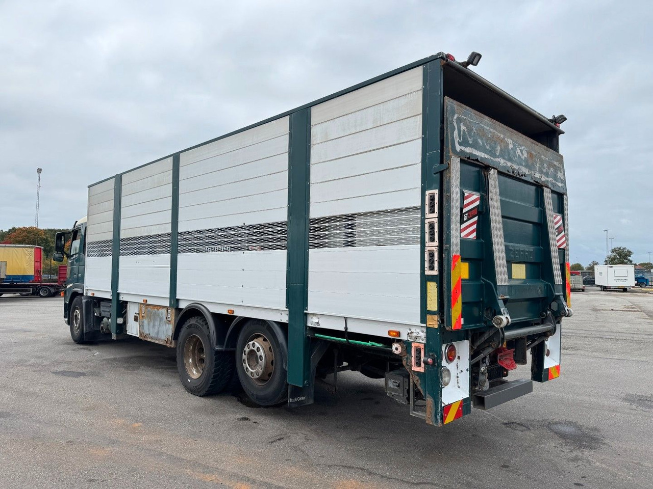 Volvo FM9 380 6x2*4 Tiertransporter / Livestock - Camión para caballos: foto 4 Volvo FM9 380 6x2*4 Tiertransporter / Livestock - Camión para caballos: foto 4