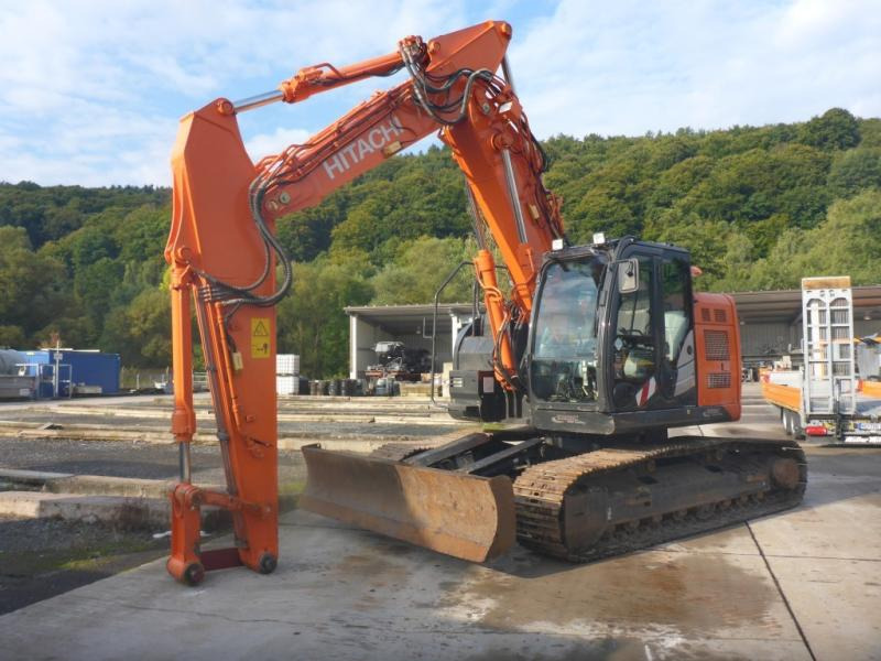 Hitachi ZX225USLC-5B - Excavadora de cadenas: foto 2 Hitachi ZX225USLC-5B - Excavadora de cadenas: foto 2