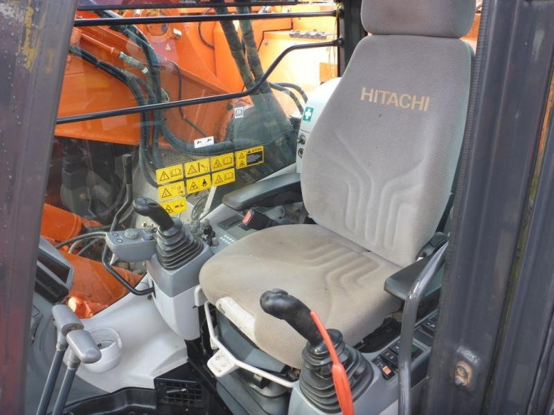 Hitachi ZX225USLC-5B - Excavadora de cadenas: foto 4 Hitachi ZX225USLC-5B - Excavadora de cadenas: foto 4