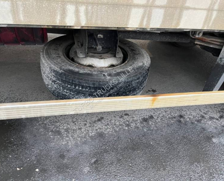 Camión caja cerrada Renault Midlum 180: foto 11 Camión caja cerrada Renault Midlum 180: foto 11