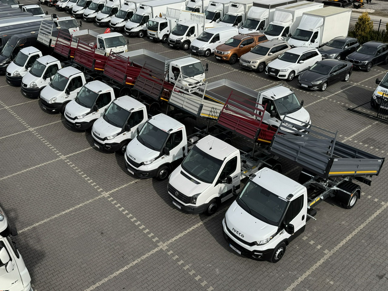 Iveco Daily 35C14 - Furgoneta basculante: foto 1 Iveco Daily 35C14 - Furgoneta basculante: foto 1